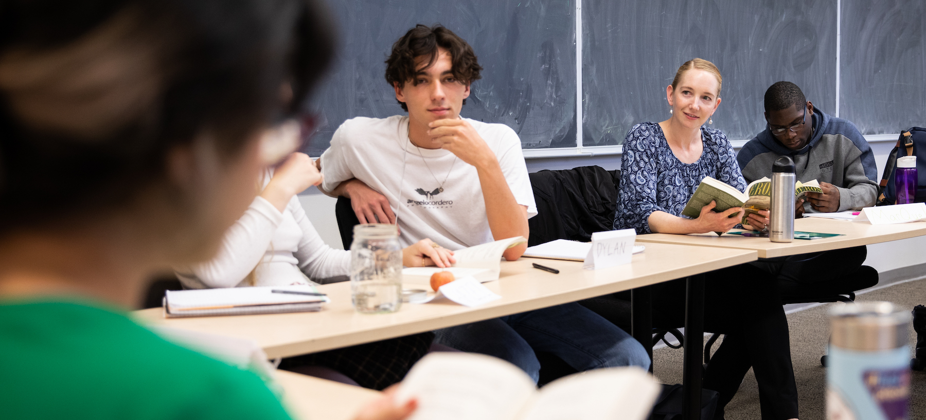 What is the best way to write a memoir essay?